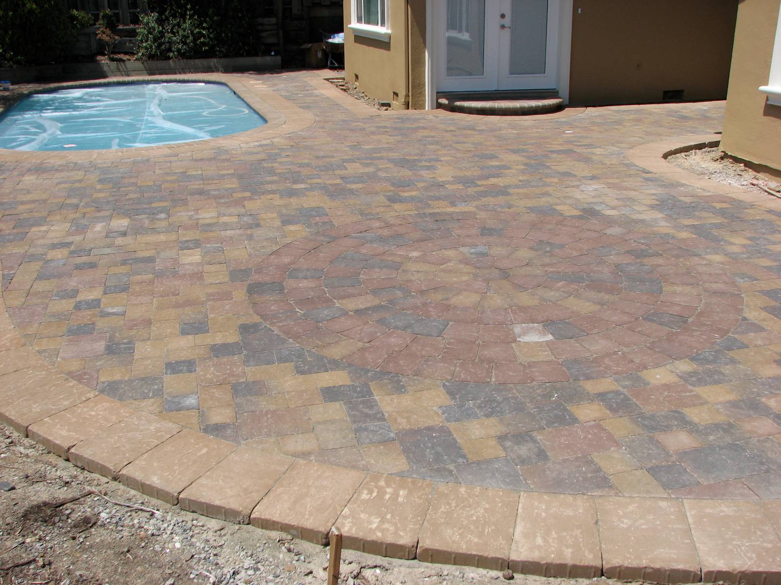 McNear Interlocking Paver Circle Kits